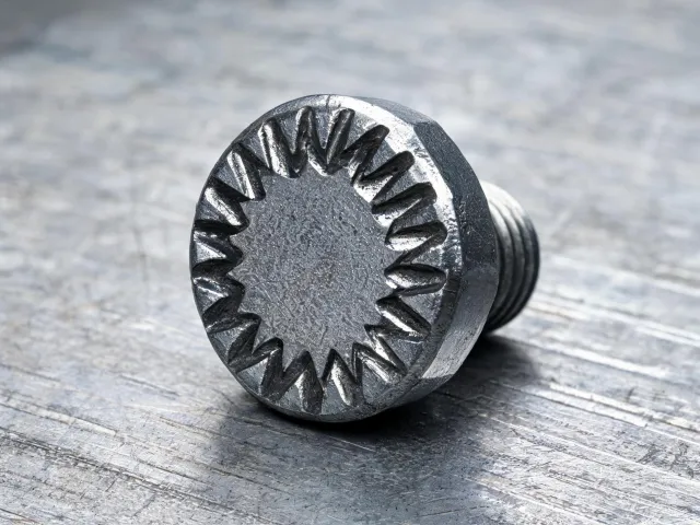 Extractor socket bite pattern