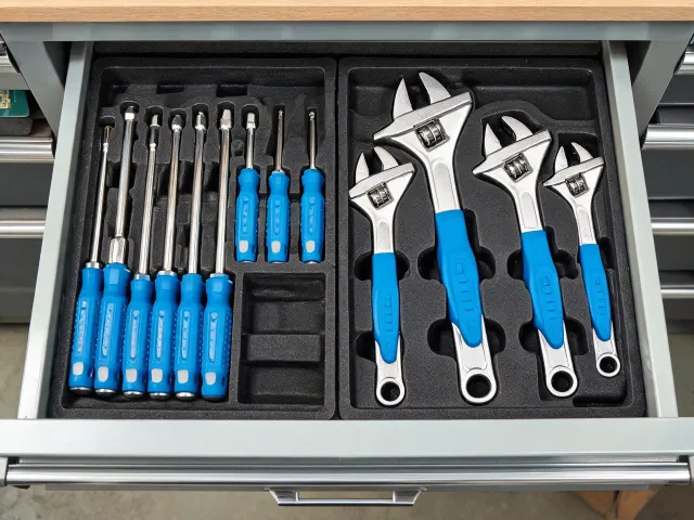 Irwin screwdriver and wrench kit